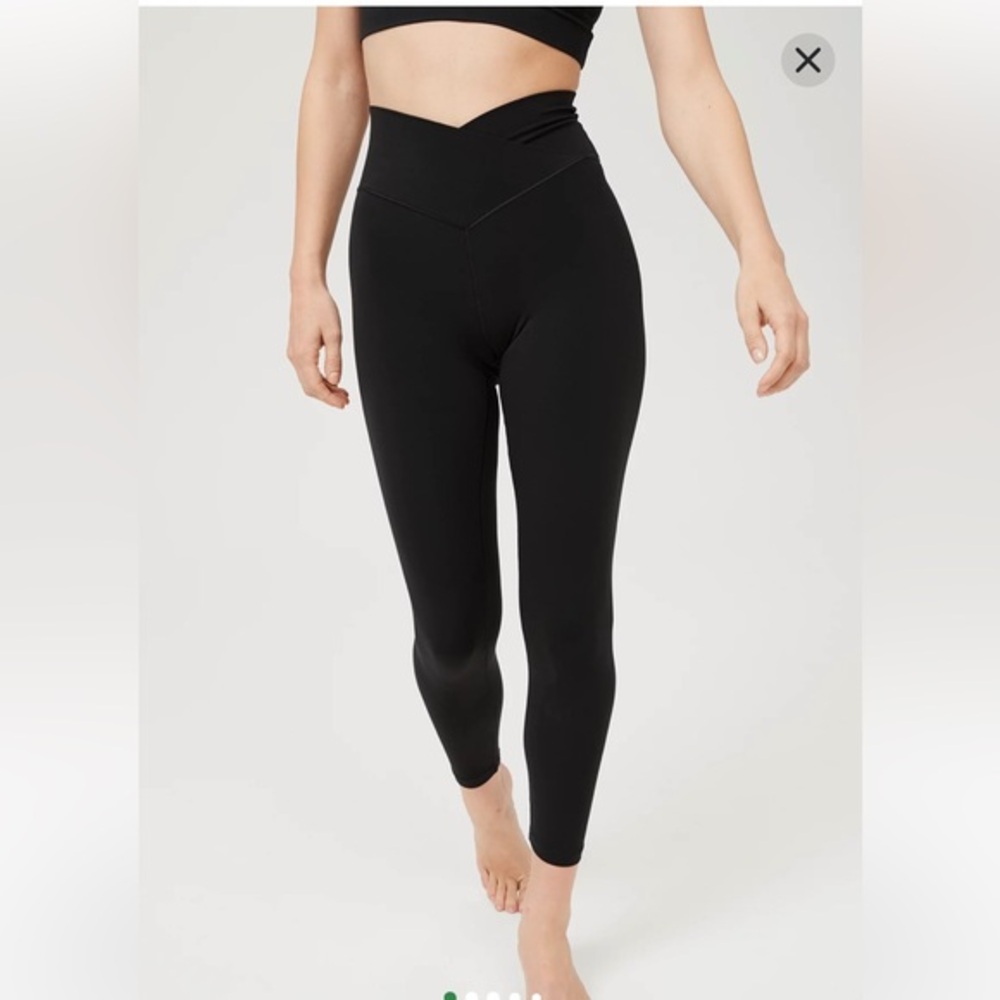 OFFLINE By Aerie Real Me High Waisted Crossover Black Leggings Size M